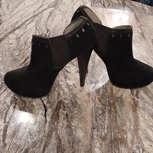 Levity 4 inch Black Suede Size 7 1/2 M Ankle Bootie